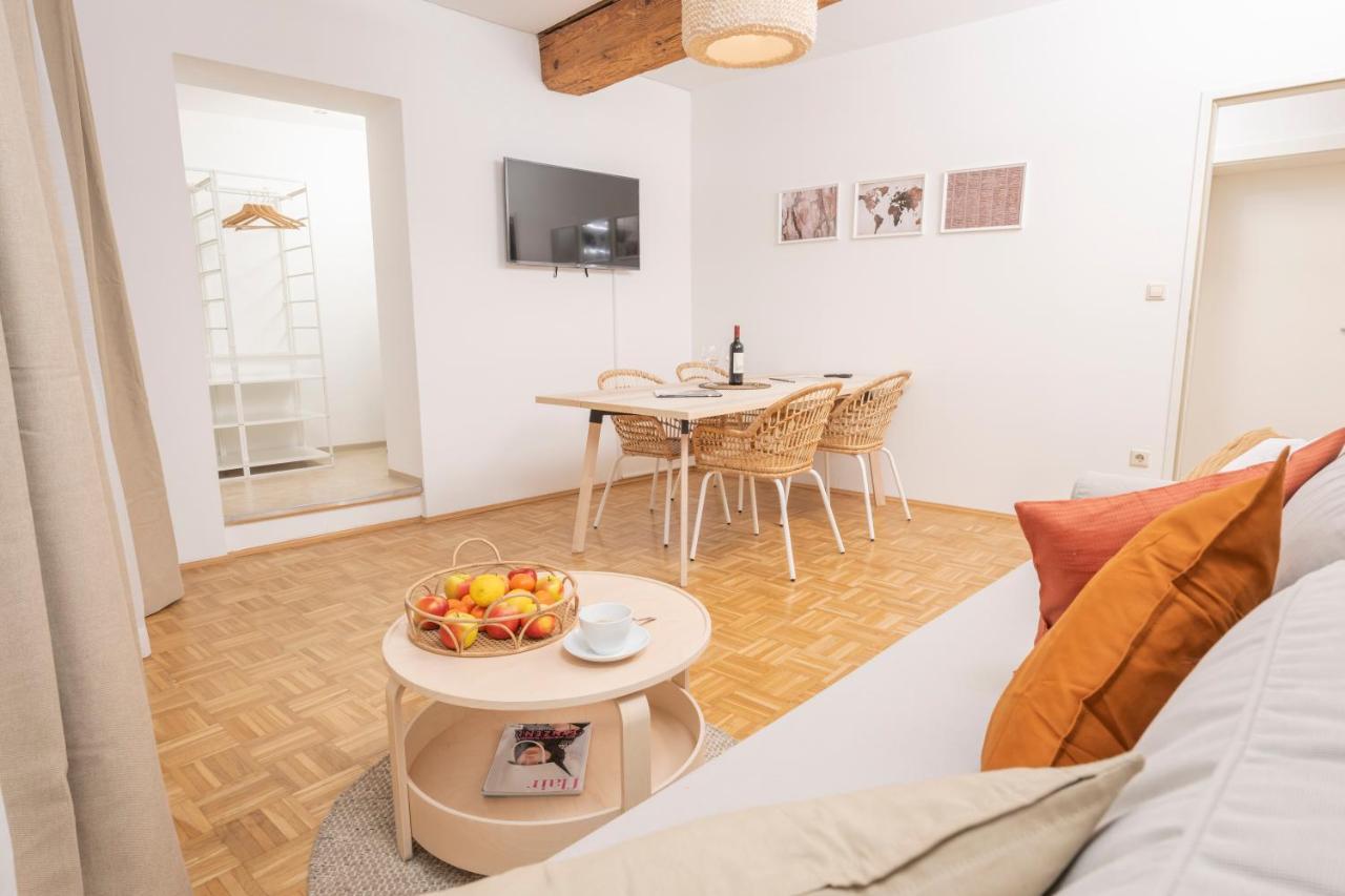 Zum Grazer Uhrturm Apartamento Exterior foto