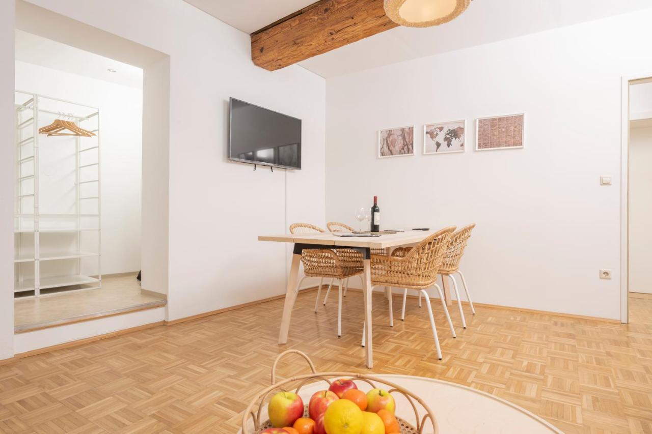 Zum Grazer Uhrturm Apartamento Exterior foto