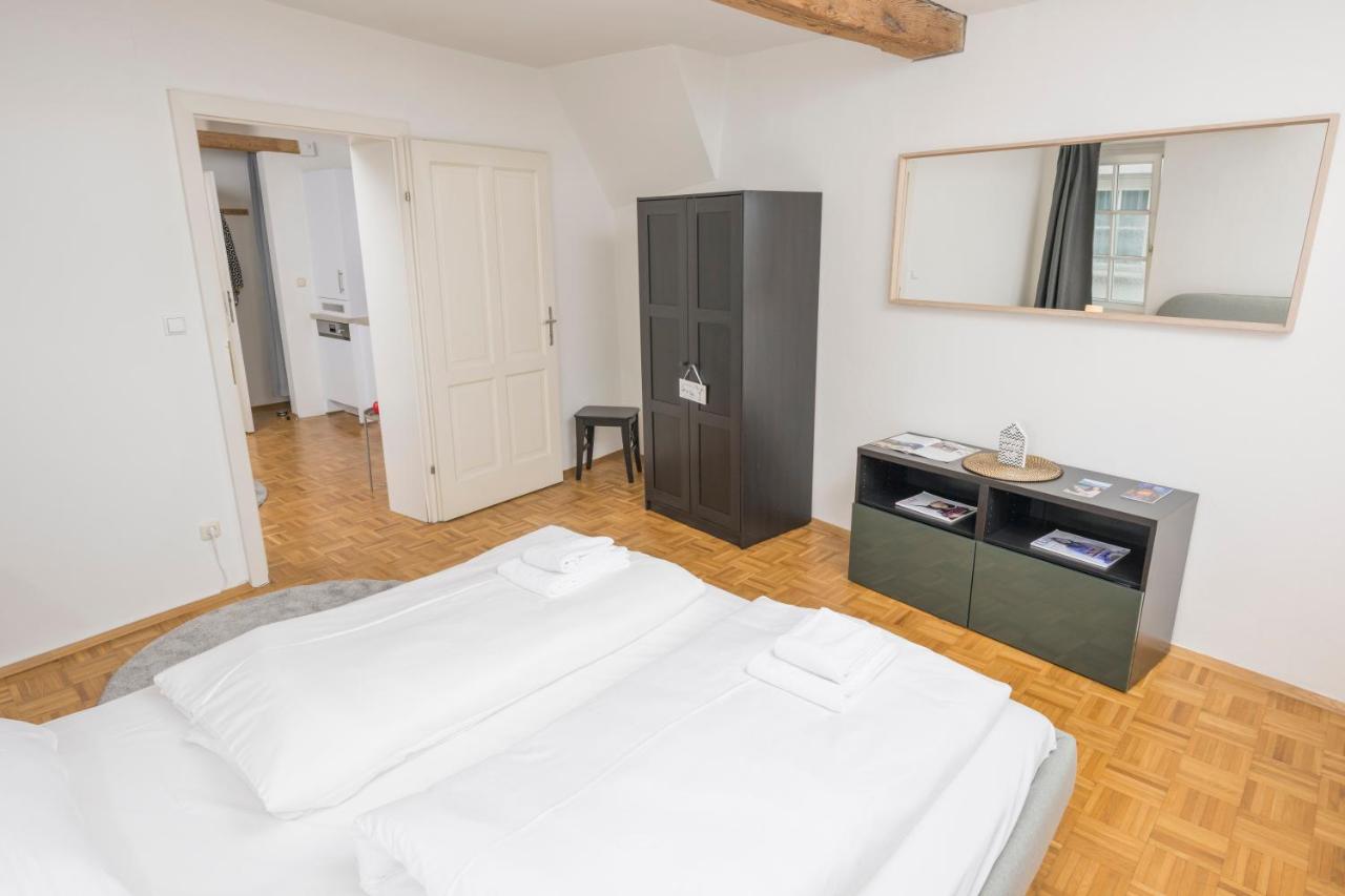 Zum Grazer Uhrturm Apartamento Exterior foto